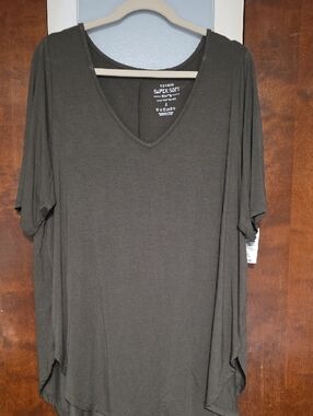 NWT SIZE 3 Torrid Super Soft Olive V-Neck Tunic